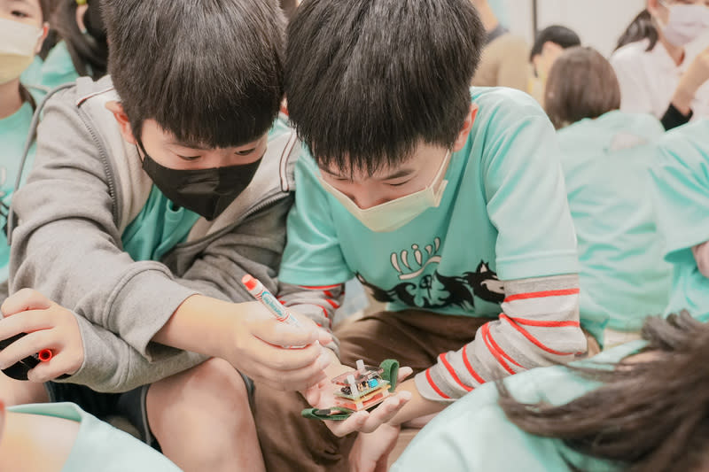 史博館兒童創意共學空間  南門國小學生率先開箱 國立歷史博物館歷時近6年閉門整修，特別在地下1樓 打造兒童創意共學空間，近日史博館重新開館，南門 國小師生12日率先「開箱」體驗使用。 （史博館提供） 中央社記者王寶兒傳真  113年3月12日 