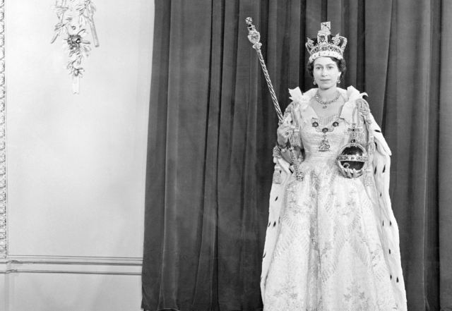 The significance behind Queen Elizabeth II's Imperial State Crown, that she  wears on special occasions