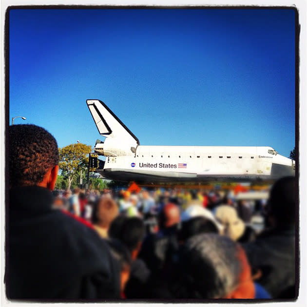 This morning at #Endeavour. Best @yahoolookout assignment ever. (Photo courtesy of Yahoo! editor <a href="https://twitter.com/maxzimbert" rel="nofollow noopener" target="_blank" data-ylk="slk:Max Zimbert;elm:context_link;itc:0;sec:content-canvas" class="link ">Max Zimbert</a>)