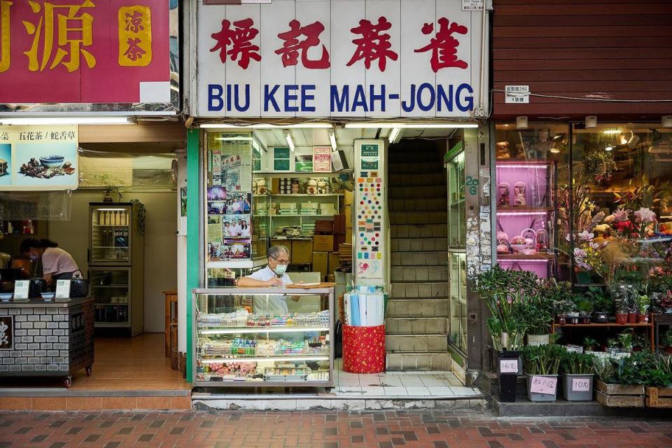 「標記蔴雀」座落於香港佐敦，是開業近半世紀的傳統手雕麻將店。（香港旅遊發展局提供）