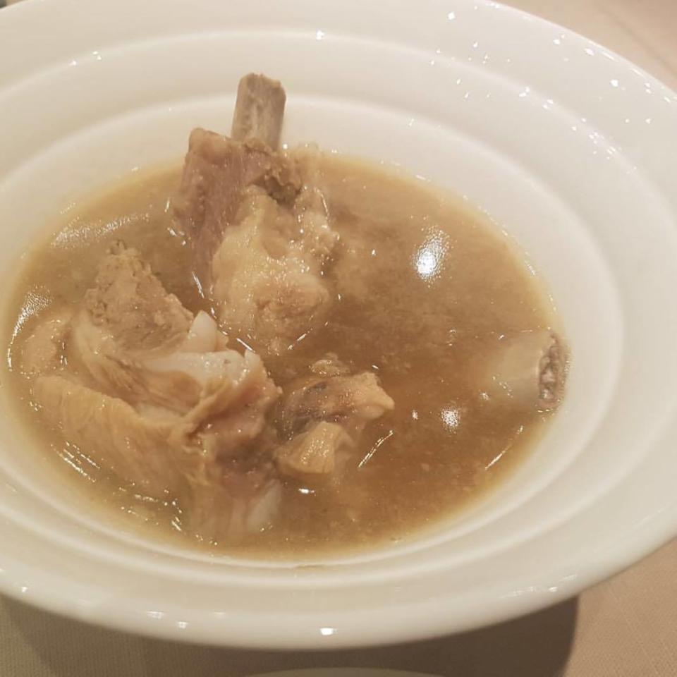 At Rakudo, the bak kut teh is cooked using fresh Japanese pork and without any MSG. (PHOTO: Rakudo/Facebook)