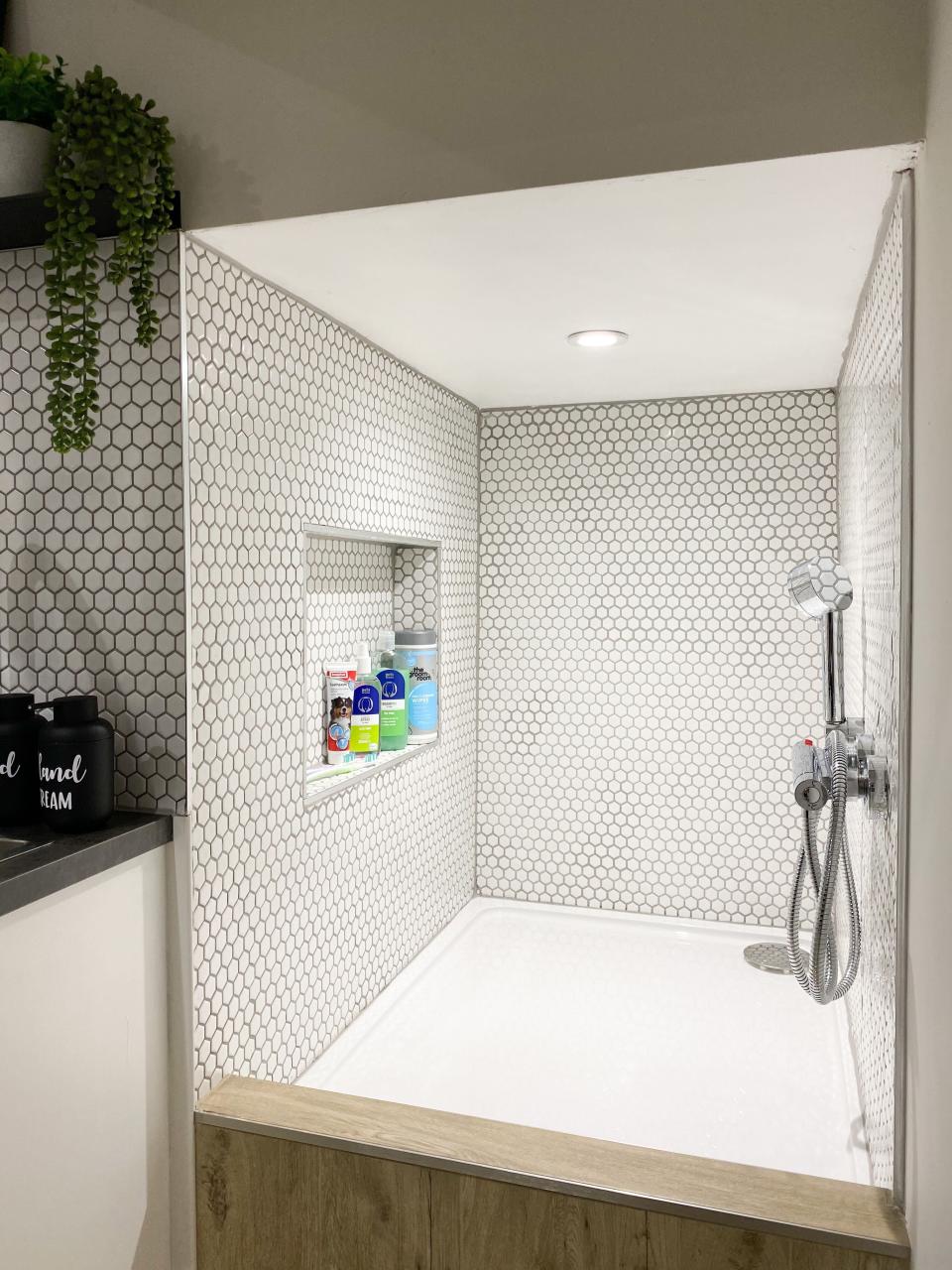 A close up of the shower space. (@homestuffonly and Drench)