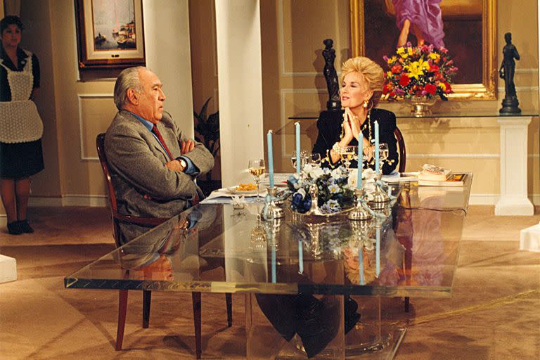 Anthony Quinn, en la mesa de Mirtha Legrand, durante su primera visita a la Argentina, en 1992.