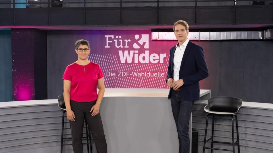 Shakuntala Banerjee und Daniel Pontzen moderieren die vorletzte Ausgabe der "ZDF-Wahlduelle". (Bild: ZDF/Torsten Schwarz)