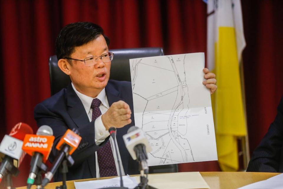 Penang Chief Minister Chow Kon Yeow shows the sitemap of the landslide in Tanjung Bungah during a press conference in George Town June 26, 2019. — Picture by Sayuti Zainudin