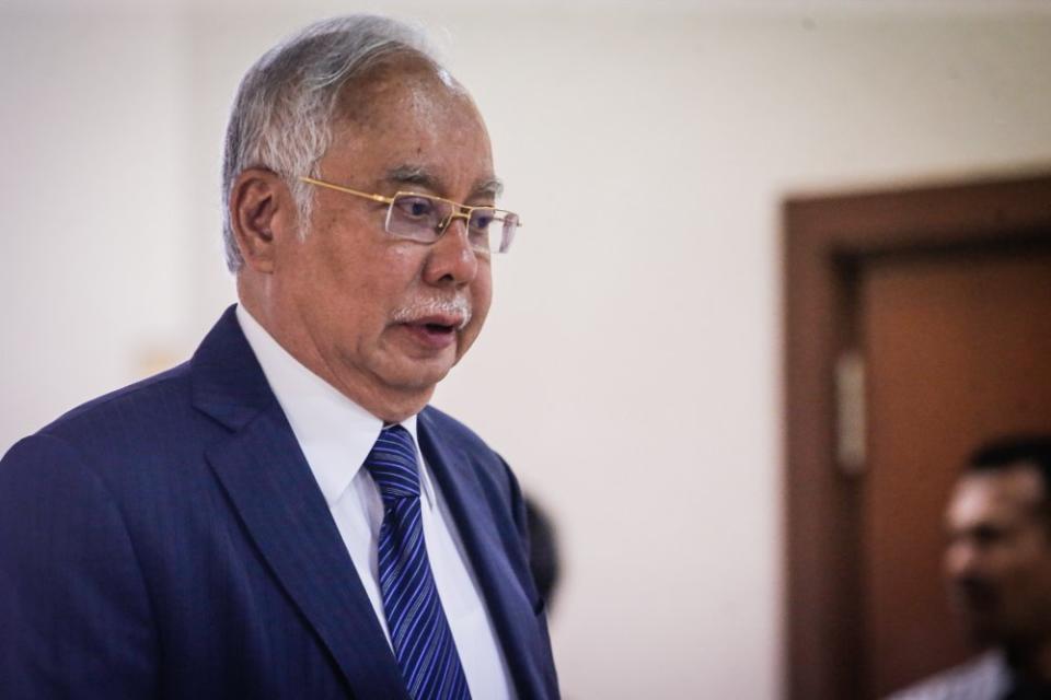 Datuk Seri Najib Razak is seen at the Kuala Lumpur Court Complex, November 27, 2019. ― Picture by Hari Anggara