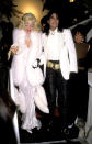 <p>Die beiden größten Pop-Stars der Welt kamen zusammen zu einer Oscar-Party, doch Madonna stahl als Marilyn-Monroe-Kopie in ihrem funkelnden Kleid von Bob Mackie und Diamanten im Wert von 20 Millionen Dollar die Show. (Bild: Getty Images) </p>