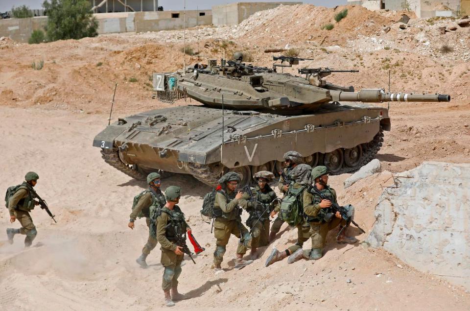 Israeli IDF soldiers Merkava tank