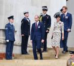 <p>Longtemps le duc et la duchesse de Cambridge ont formé une sorte de trio avec le prince Harry, le jeune frère de William. Très complices, ils ont été surnommés les “trois mousquetaires” par la presse. Une relation fusionnelle qui semble, désormais, connaître quelques fissures… </p>