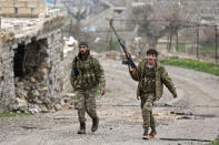 Turkish-backed Free Syrian Army fighter walks as he holds his weapon near the city of Afrin, Syria February 21, 2018. REUTERS/Khalil Ashawi