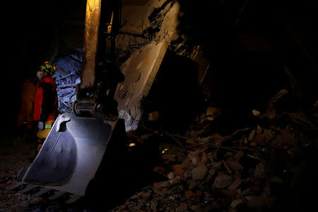 Rescue personnel search a collapses building after an earthquake hit Hualien, Taiwan February 7, 2018. REUTERS/Tyrone Siu