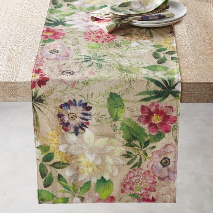 21) La Vie en Rose Table Runner