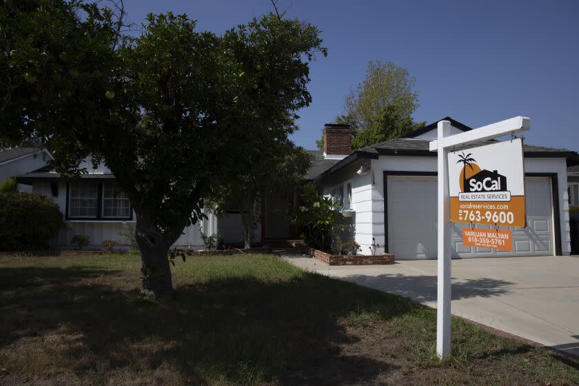 MISSION HILLS, CA - October 11, 2022 - A home for sale in the Mission Hills area of Los Angeles Tuesday, Oct. 11, 2022 in Mission Hills, CA.(Brian van der Brug / Los Angeles Times)