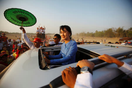 FILE PHOTO: Myanmar pro-democracy leader Aung San Suu Kyi returns after giving a speech to her supporters during the election campaign at Kawhmu Township March 22, 2012. REUTERS/Staff/File Photo