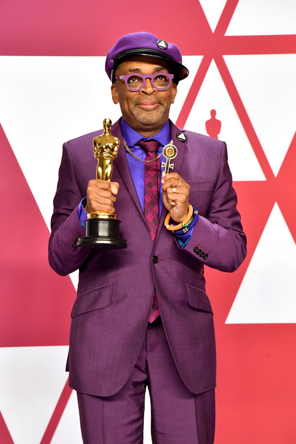 Lee holding his Oscar and a Prince-inspired necklace