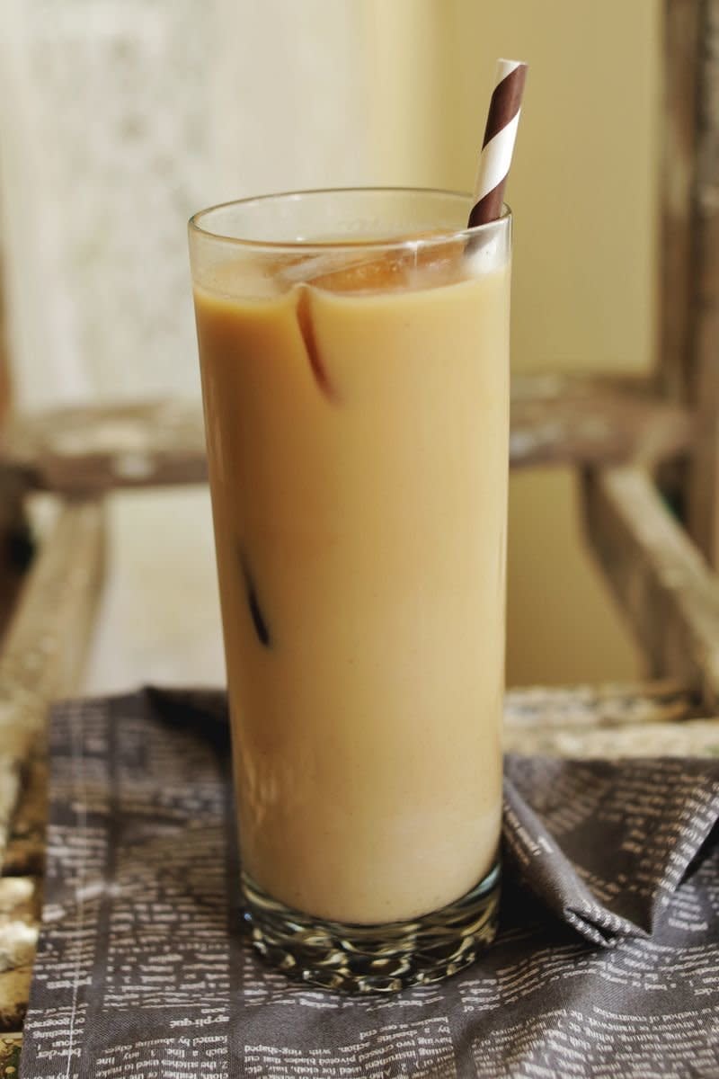 <strong>Get the <a href="http://abeautifulmess.com/2013/09/lavender-iced-coffee.html" target="_blank">Lavender Iced Coffee recipe</a> from A Beautiful Mess</strong>