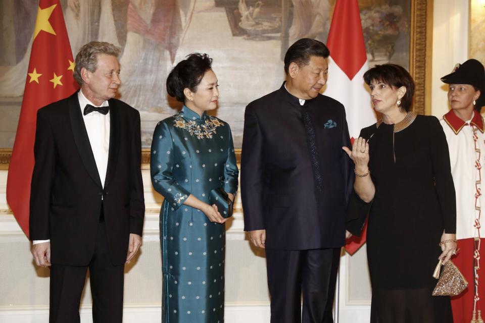 From right, Swiss Federal President Doris Leuthard, China's President Xi Jinping, Xi's wife Peng Liyuan and Doris Leuthard's husband Roland Hausin, attend a gala dinner in Bern, Switzerland, Sunday, Jan. 15, 2017. Xi on Sunday kicked off a four-day visit to Switzerland, the first this century by a Chinese leader. It includes planned stops in Geneva, Lausanne and to the World Economic Forum in Davos. (Peter Klaunzer/Pool Photo via AP)