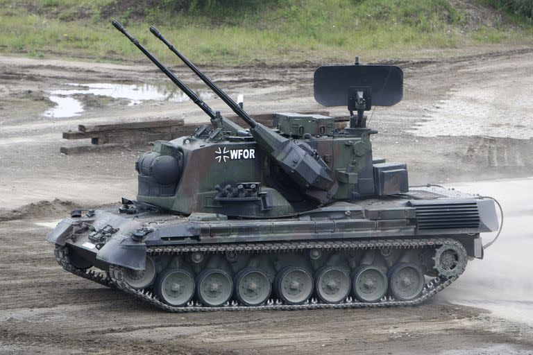 FILE - An anti-aircraft cannon tank "Gepard 1A2" during an exercise of the German army on the training area in Munster, Germany, June 15, 2009. Germany has promised to supply Ukraine with 30 Gepard self-propelled anti-aircraft guns, but they are yet to arrive. (AP Photo/Joerg Sarbach, File)