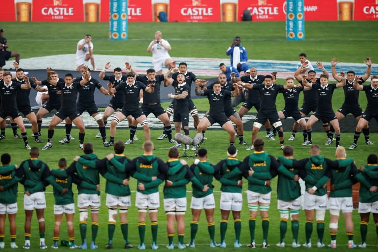 New Zealand players (background) perform the Haka watched by the South African team ahead of a Rugby Championship match in Johannesburg on Ausut 31. (PHILL MAGAKOE)