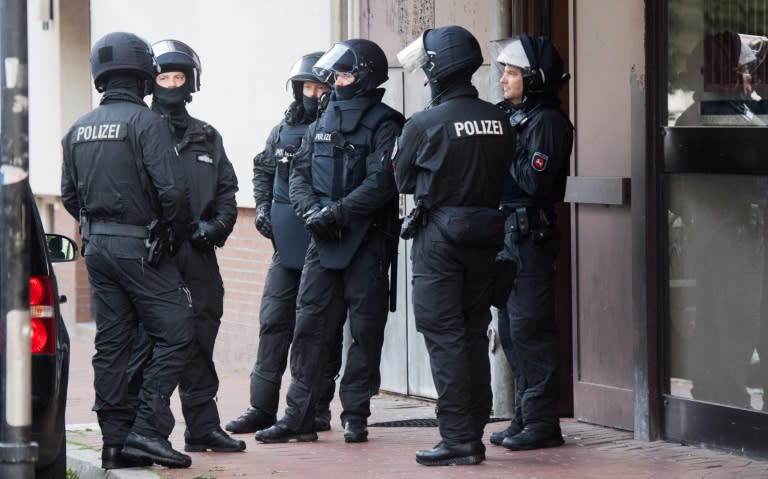 More than 200 police took part in pre-dawn raids in northern Germany to detain three men accused of being members of the Islamic State (IS) jihadist group