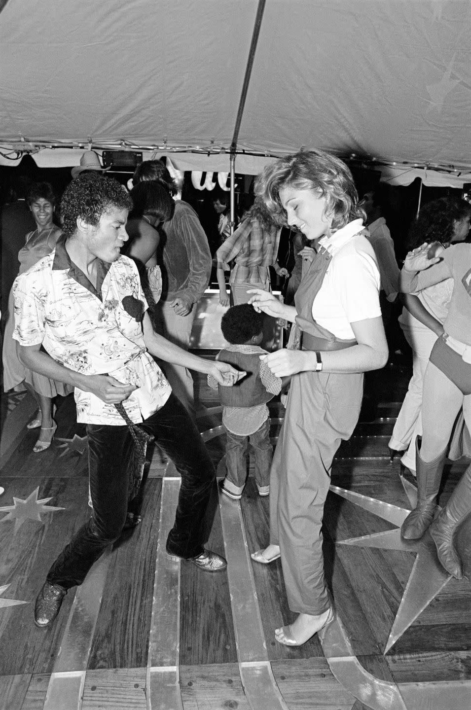 Just 89 Photos of Celebrities Partying in the '70s