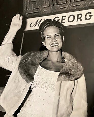 Miss Georgia Vivian Davis, of Augusta, waves to crowd at the 1964 Miss America Pageant.