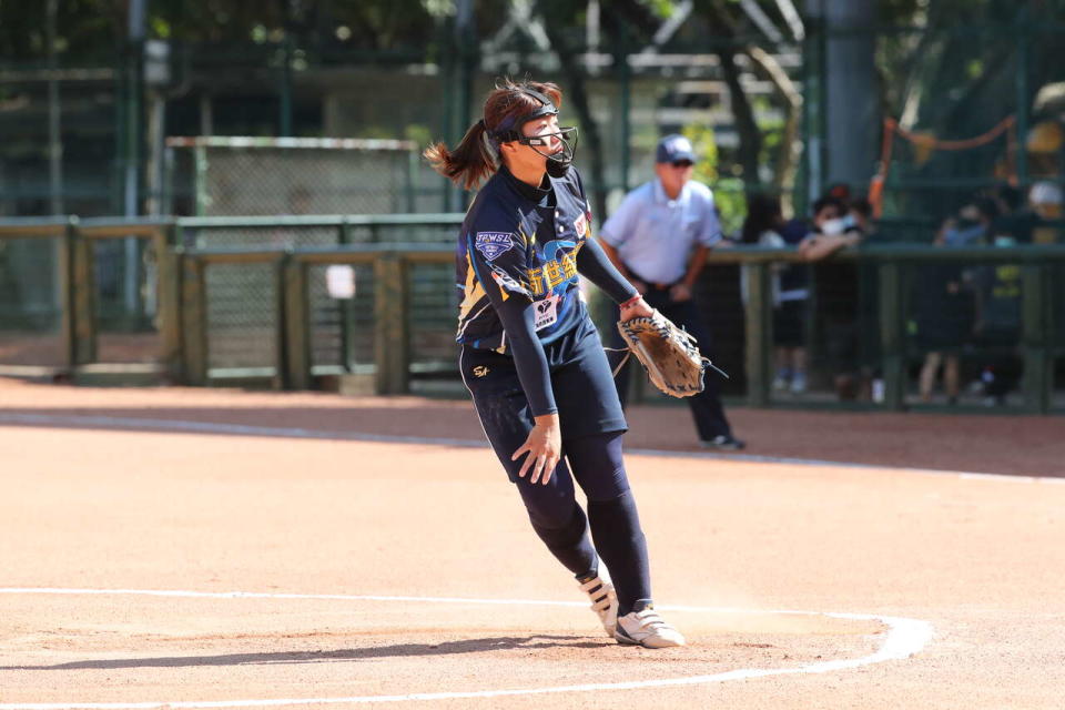 黃蜂蔡珈蓁首戰完投勝。（圖／中華民國壘協提供）