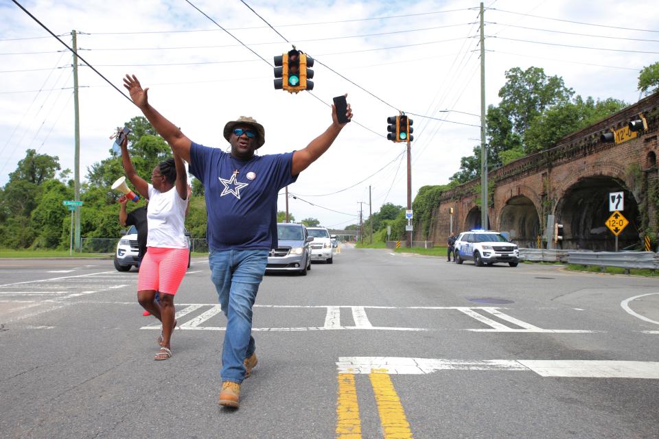 Uncle of Saudi Arai Lee, Timothy Lee, marching down Louisville Road towards city hall on Saturday, July 16, 2022
