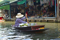 <p>Damnoen Saduak abre a las 7 de la mañana y cierra sobre las 16 horas todos los días. Lo mejor es que vayas temprano, lo que significa que tendrás que salir de Bangkok sobre las 6. (Foto: Jenny Barragán). </p>