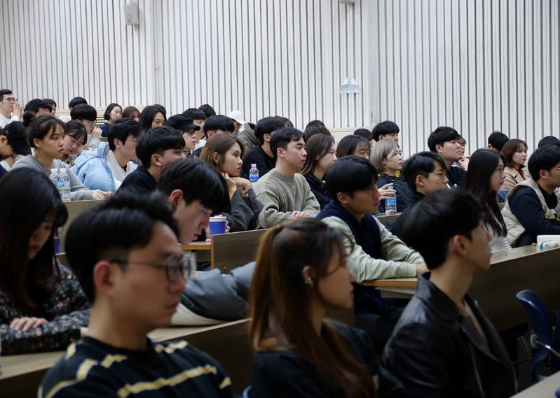 Students attend a cyber bullying prevention class by the National Police Agency in Seoul