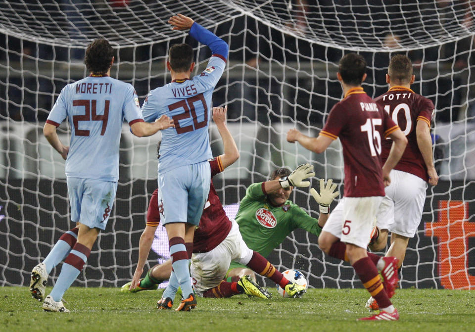 AS Roma forward Mattia Destro, third from left, scores during a Serie A soccer match between AS Roma and Torino, at Rome's Olympic Stadium, Tuesday, March 25, 2014. (AP Photo/Andrew Medichini)