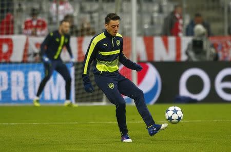 Football Soccer - Bayern Munich v Arsenal - UEFA Champions League Round of 16 First Leg - Allianz Arena, Munich, Germany - 15/2/17 Arsenal's Mesut Ozil warms up before the match Reuters / Michaela Rehle Livepic