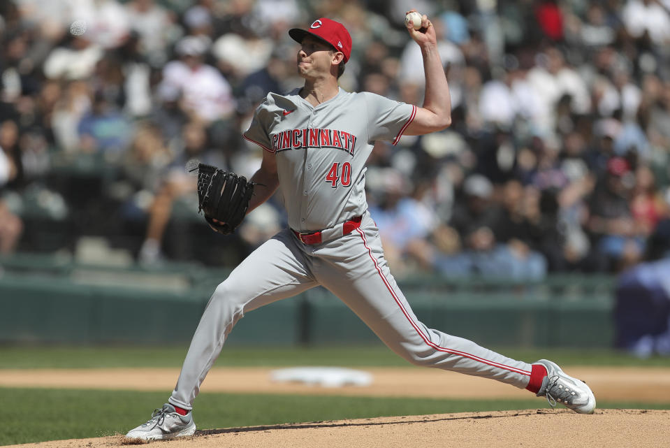 Cincinnati Reds' Nick Lodolo delivers a pitch during the first inning of a baseball game against the Chicago White Sox, Saturday, April 13, 2024, in Chicago. (AP Photo/Melissa Tamez)