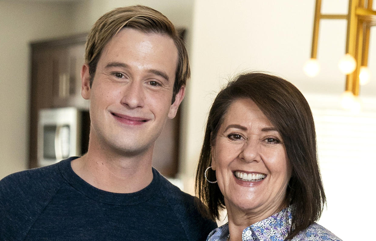 Life After Death with Tyler Henry S1. (L to R) Tyler Henry and Theresa.  (Netflix)