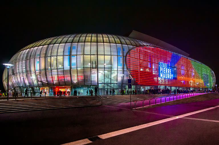 El Stade Pierre-Mauroy está situado en Lille, tiene capacidad para 50.000 simpatizantes y se inauguró en 2012