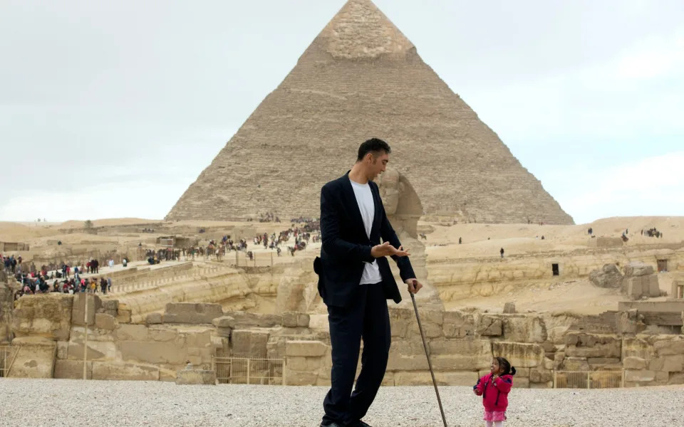 Sultan Kosen, from Turkey, 34, the tallest man on earth according to the Guinness World Records, with a height of 246.5 cm ( 8 feet 1 inch), talks to Jyoti Amge