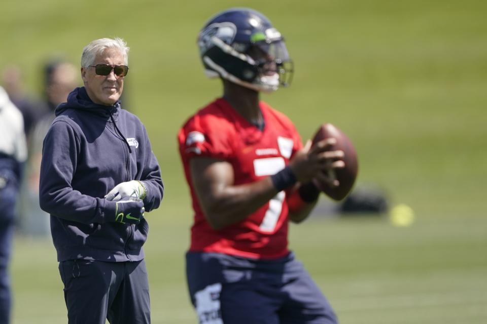 Seattle Seahawks head coach Pete Carroll, left, watches quarterback Geno Smith during practice.  (AP Photo/Ted S. Warren)