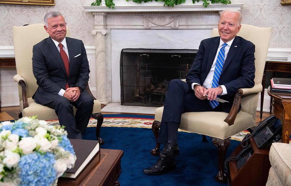 US President Joe Biden (R) and Jordan's King Abdullah II
