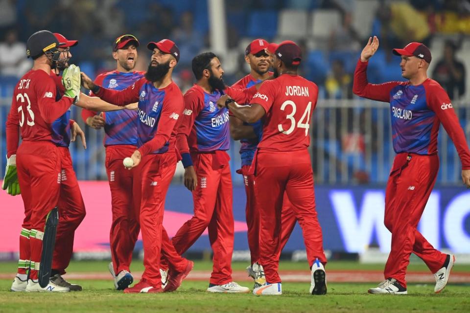 England celebrate the wicket of Charith Asalanka (Getty Images)