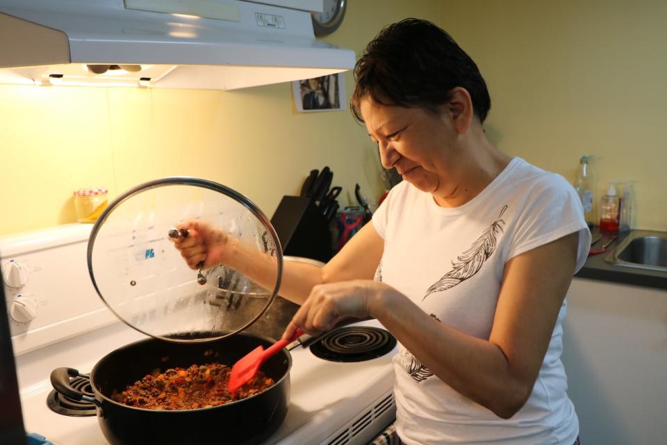 Regine Dubé prepares food at the Centre d'amitié autochtone de Lanaudière in Joliette, where a vigil is being held Thursday evening in honour of her friend Joyce Echaquan.