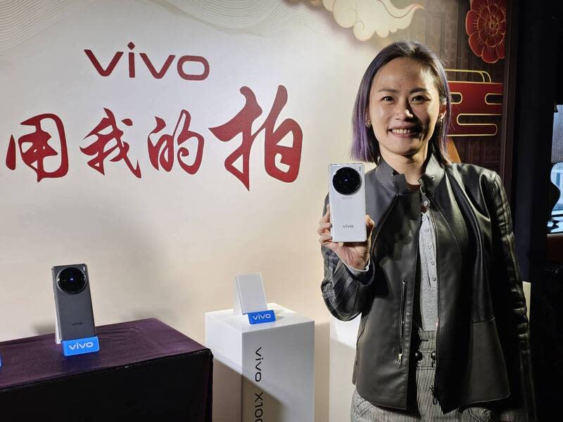 vivo登台6年  營收獲利衝高 vivo台灣總經理陳怡婷表示，去年靠著X、V、Y三大 系列熱銷，整體年營業額較2022年成長近3成，營 收、獲利均創2017年進入台灣市場以來新高。 中央社記者江明晏攝  113年2月26日 