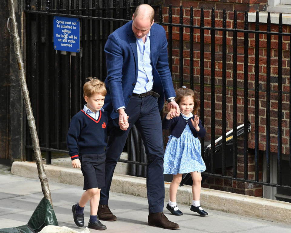 Prinz William besucht mit seinen Kindern George und Charlotte den kleinen Bruder im St Mary’s Hospital. (Bild: Getty Images)