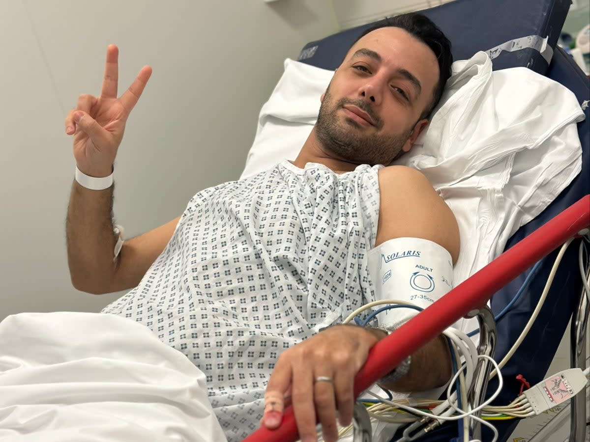 Pouria Zeraati released a defiant hospital picture after being stabbed on Friday  (@pouriazeraati)
