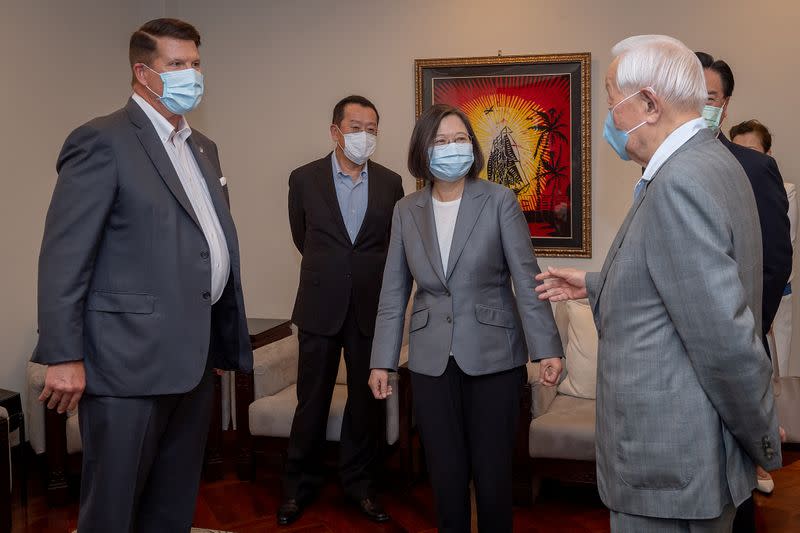 Tsai Ing-wen, Keith Krach and Morris Chang attend a banquet for the U.S. delegation in Taipei