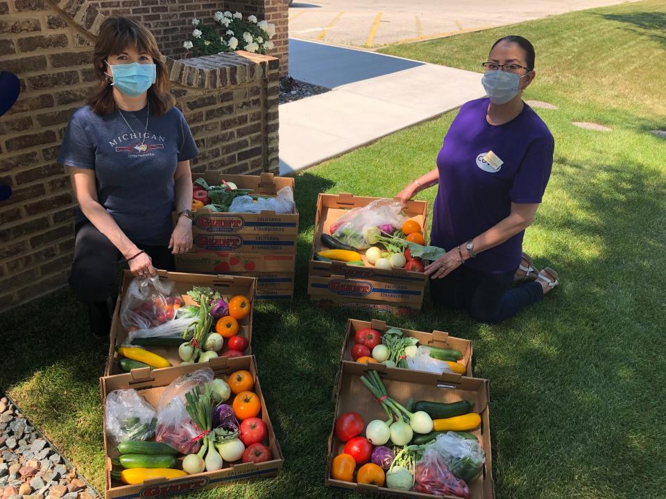 A local produce delivery day at Casa ALBA Melanie in Green Bay.