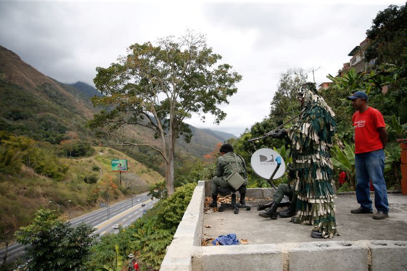 Members of the Venezuelan army and the Bolivarian Militia take part in a military exercise in Caracas