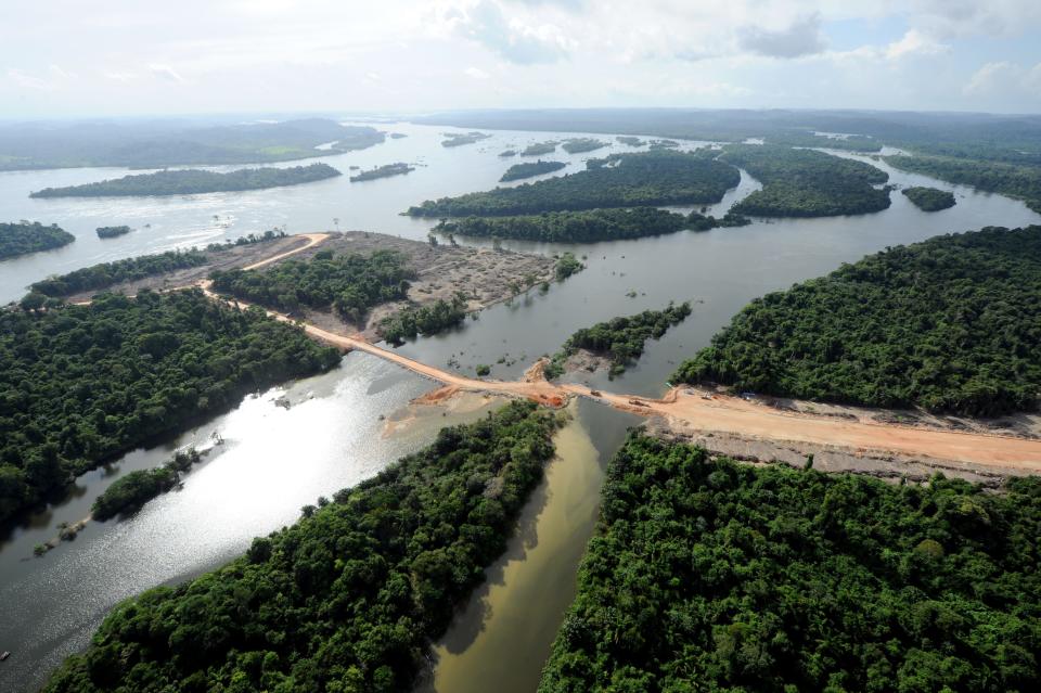 More than 150 indigenous and fishermen affected by the construction of the Belo Monte Dam in the Brazilian Amazon, occupied since early Thursday one of four construction sites for an indefinite period, Maira told AFP Irigaray, attorney for the U.S. NGO Amazon Watch. (AFP archives)