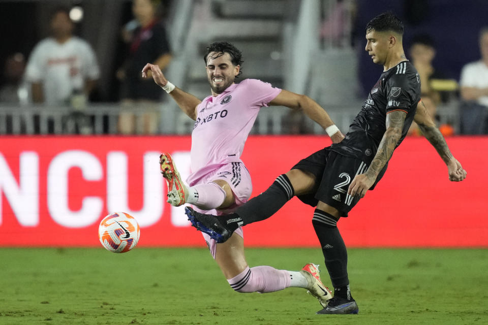 Inter Miami forward Leonardo Campana (9) vies with Houston Dynamo defender Franco Escobar (2) for the ball in the first half of the U.S. Open Cup final soccer match, Wednesday, Sept. 27, 2023, in Fort Lauderdale, Fla. (AP Photo/Rebecca Blackwell)