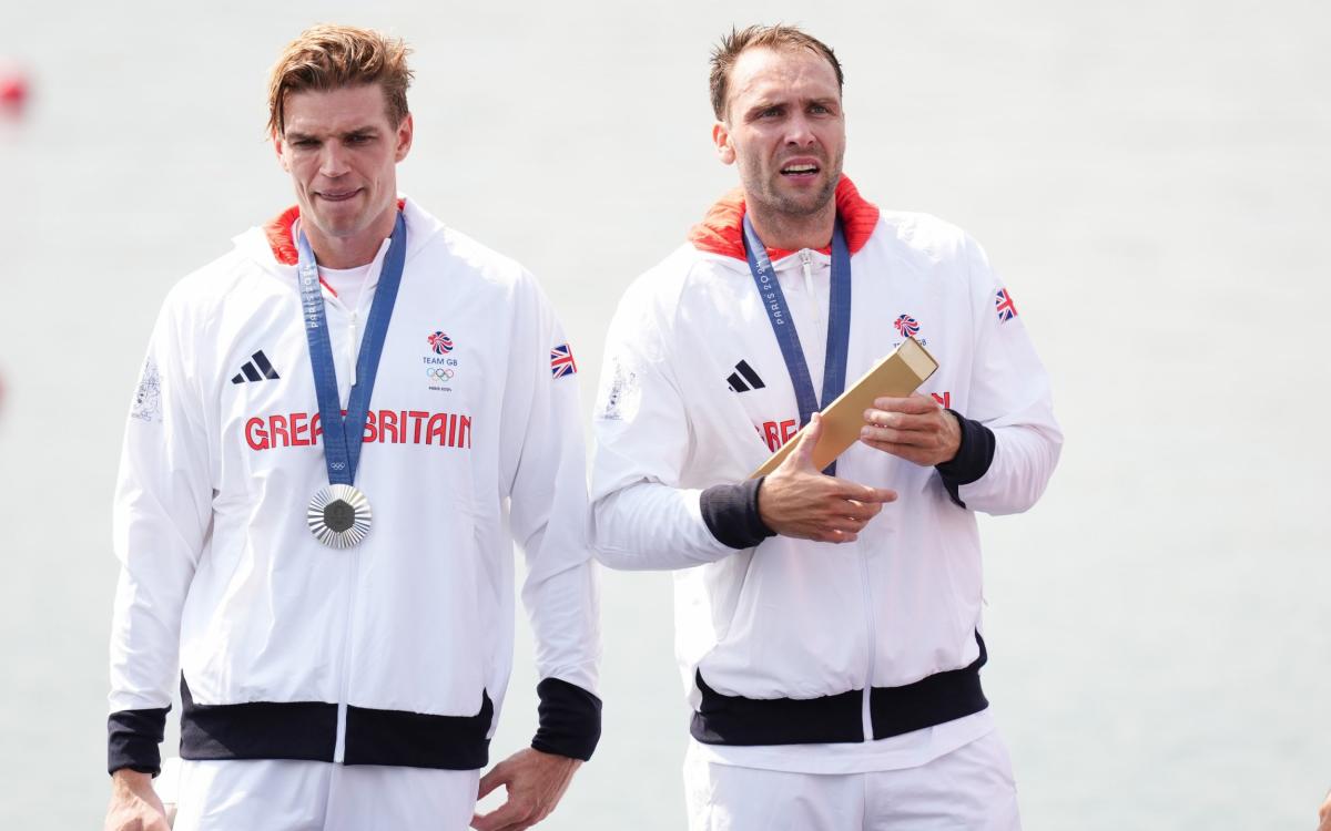 British pair ‘catch a crab’ in final five strokes to blow golden shot