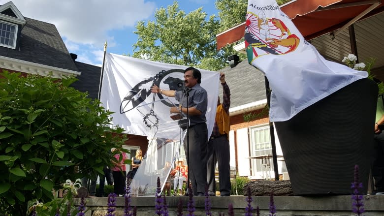 German ambassador raises Algonquin flags in 'sign of friendship'